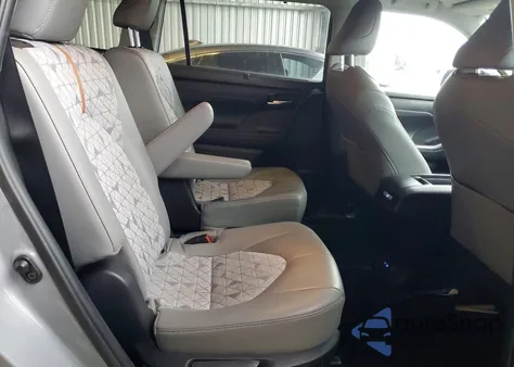 2022 Toyota Highlander Hybrid Xle z USA, uszkodzony, nr VIN 5TDAARAH3NS510339